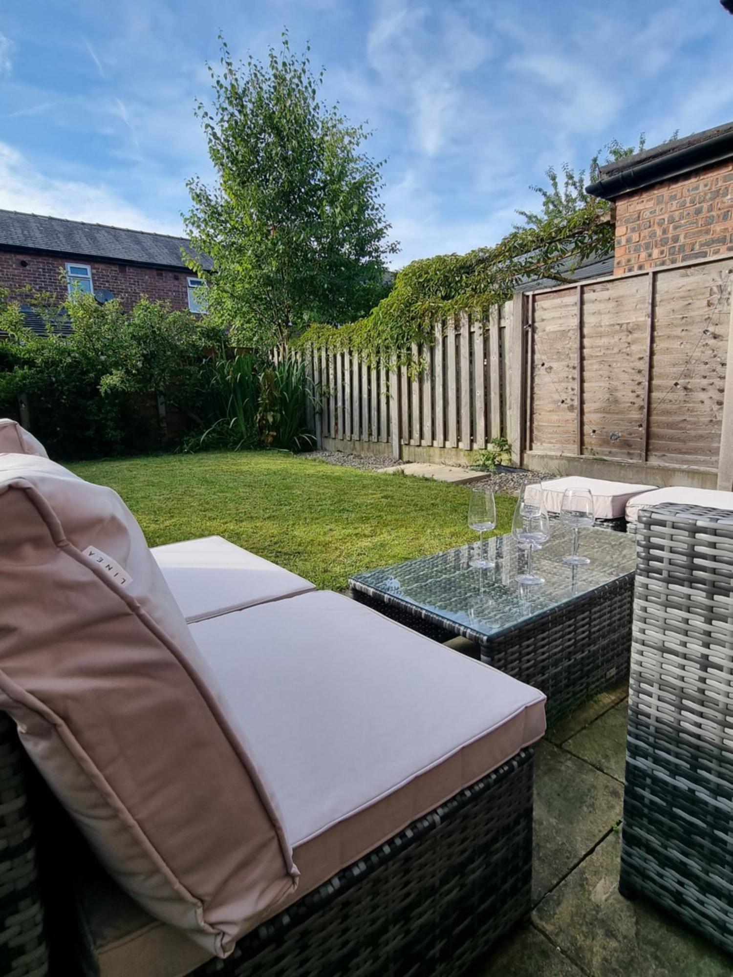 The Heart - Cosy 3 Bedroom House With Double Driveway And Garden In Manchester Esterno foto