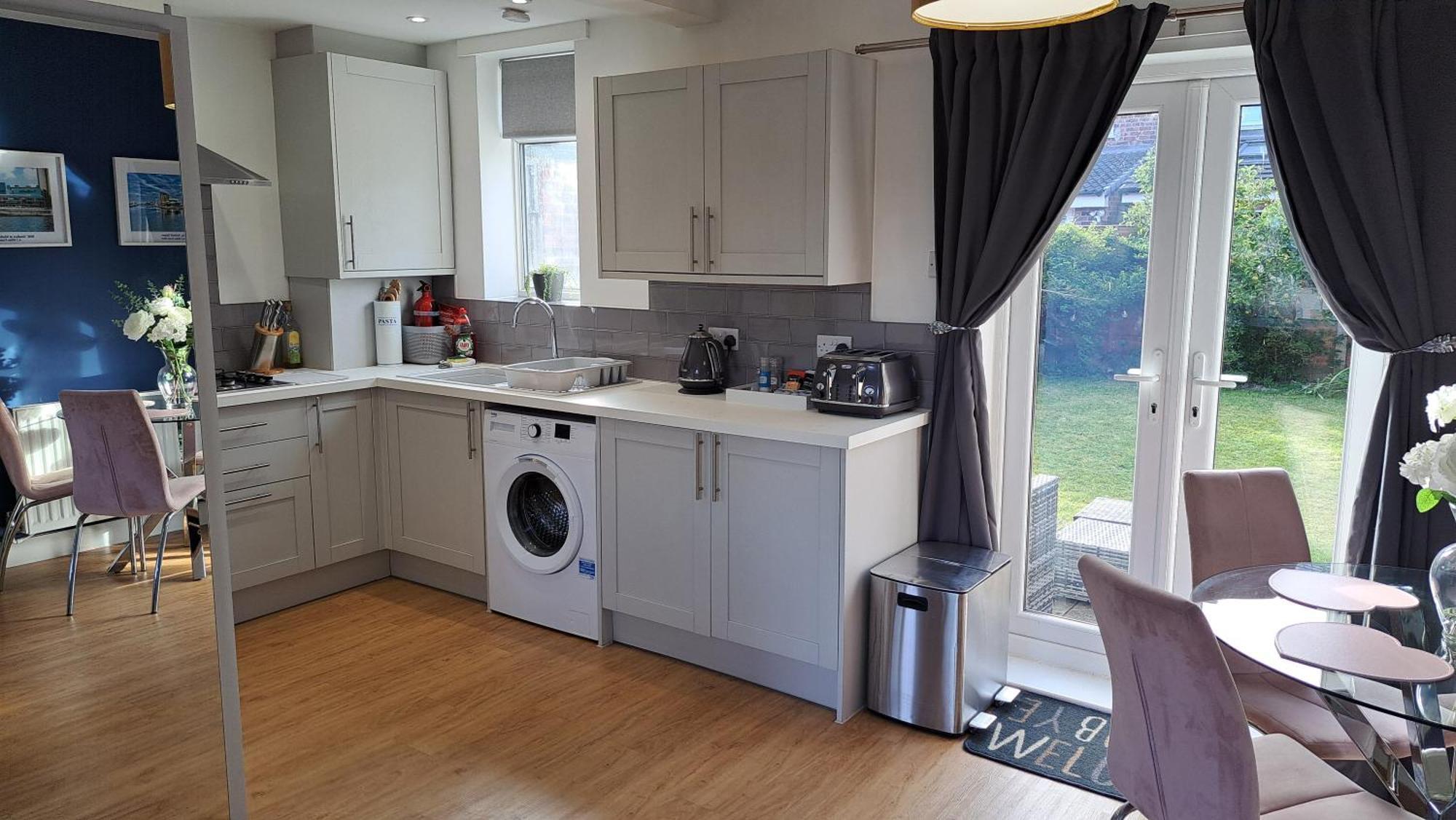 The Heart - Cosy 3 Bedroom House With Double Driveway And Garden In Manchester Esterno foto