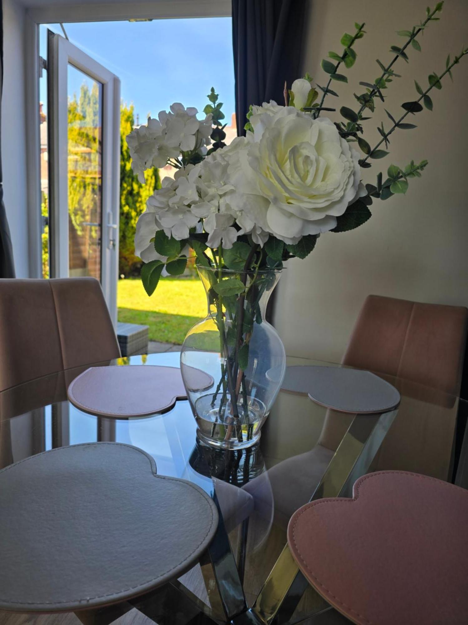 The Heart - Cosy 3 Bedroom House With Double Driveway And Garden In Manchester Esterno foto